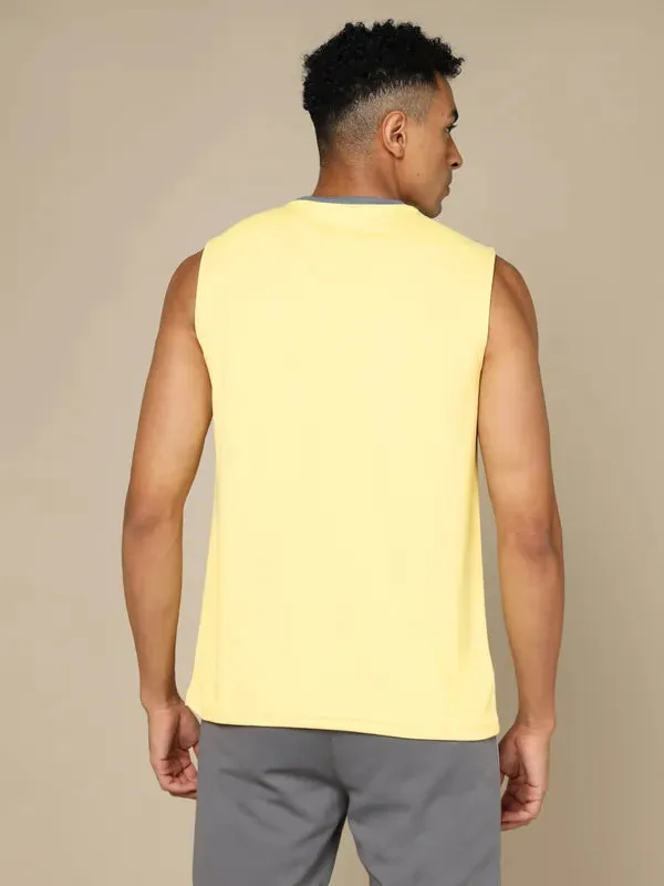 Men Colorblock Slim Fit Crew Neck Innerwear Vest with TECHNO COOL 