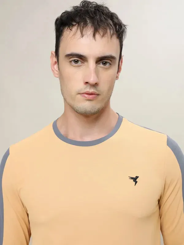 Men Colorblock Slim Fit Crew Neck T-shirt with MATPIQ