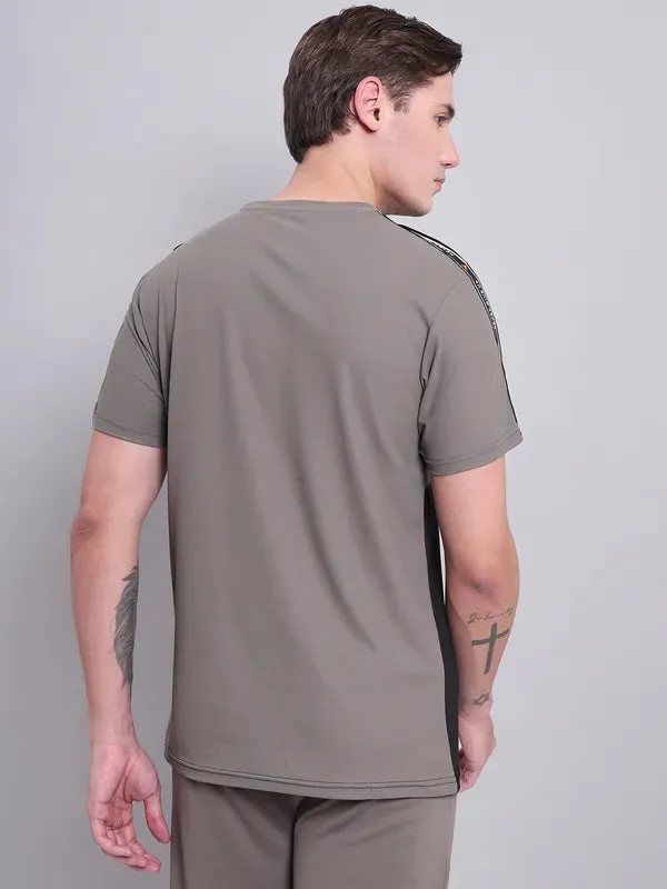 Men Colorblock Slim Fit Crew Neck T-shirt with MATPIQ