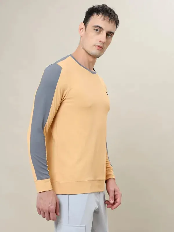 Men Colorblock Slim Fit Crew Neck T-shirt with MATPIQ