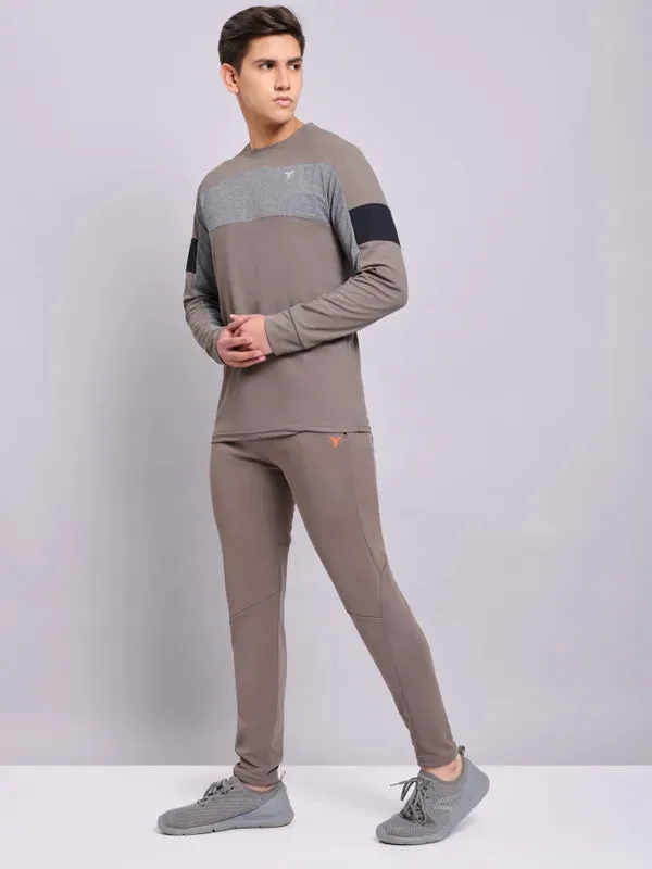 Men Colorblock Slim Fit Crew Neck T-shirt with TECHNOLITE